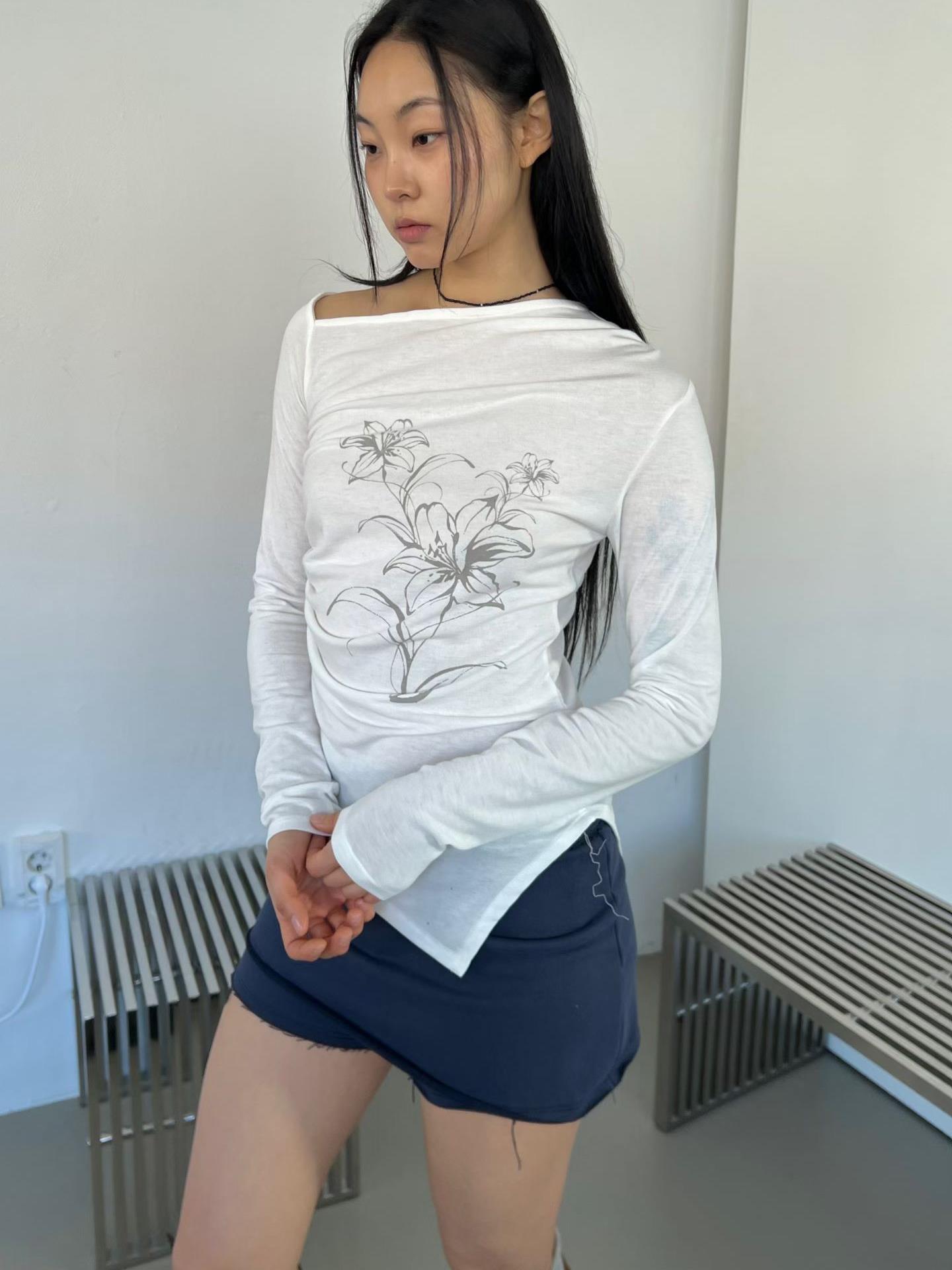 三角剪裁花朵斜肩上衣